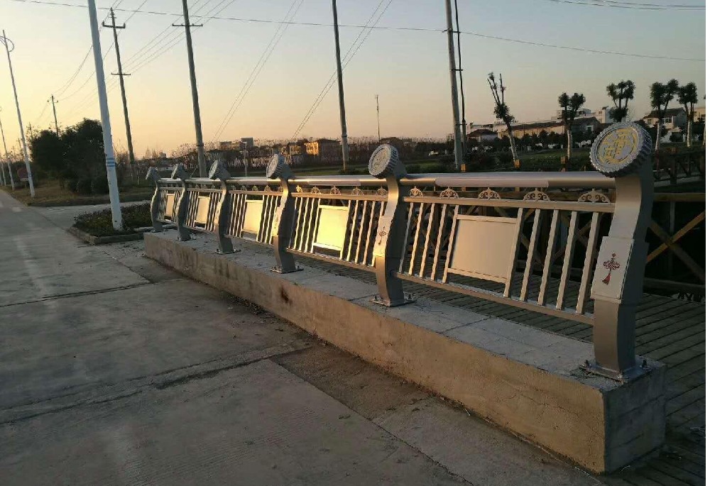 Characteristics and Applications of Stainless Steel Guardrails