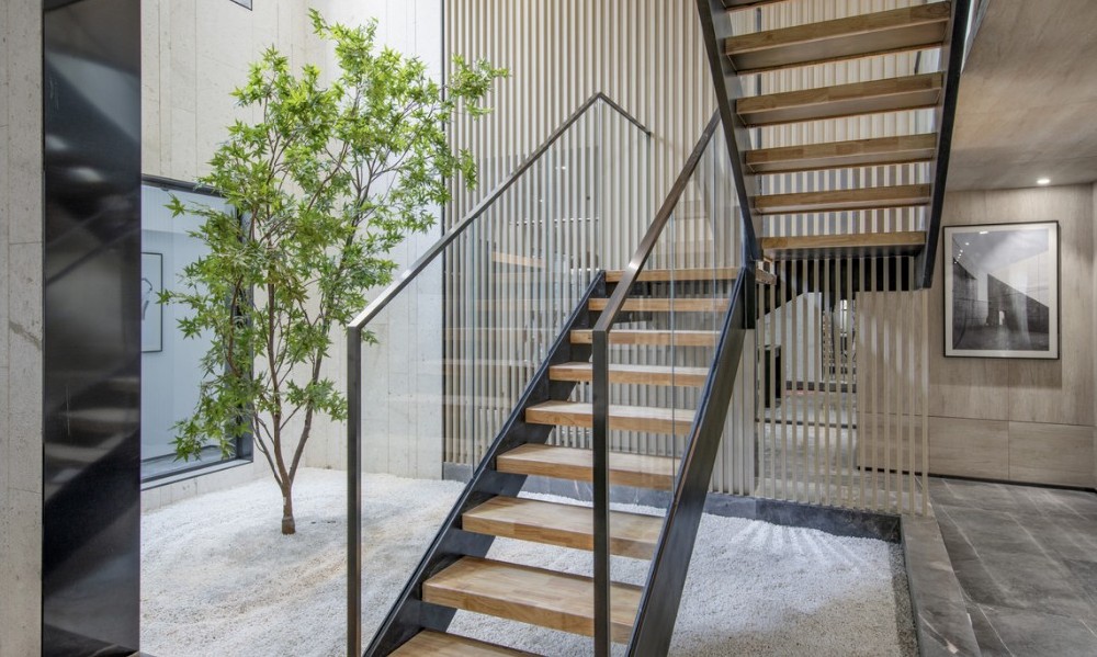 Why Stainless Steel Stairs Are Widely Used